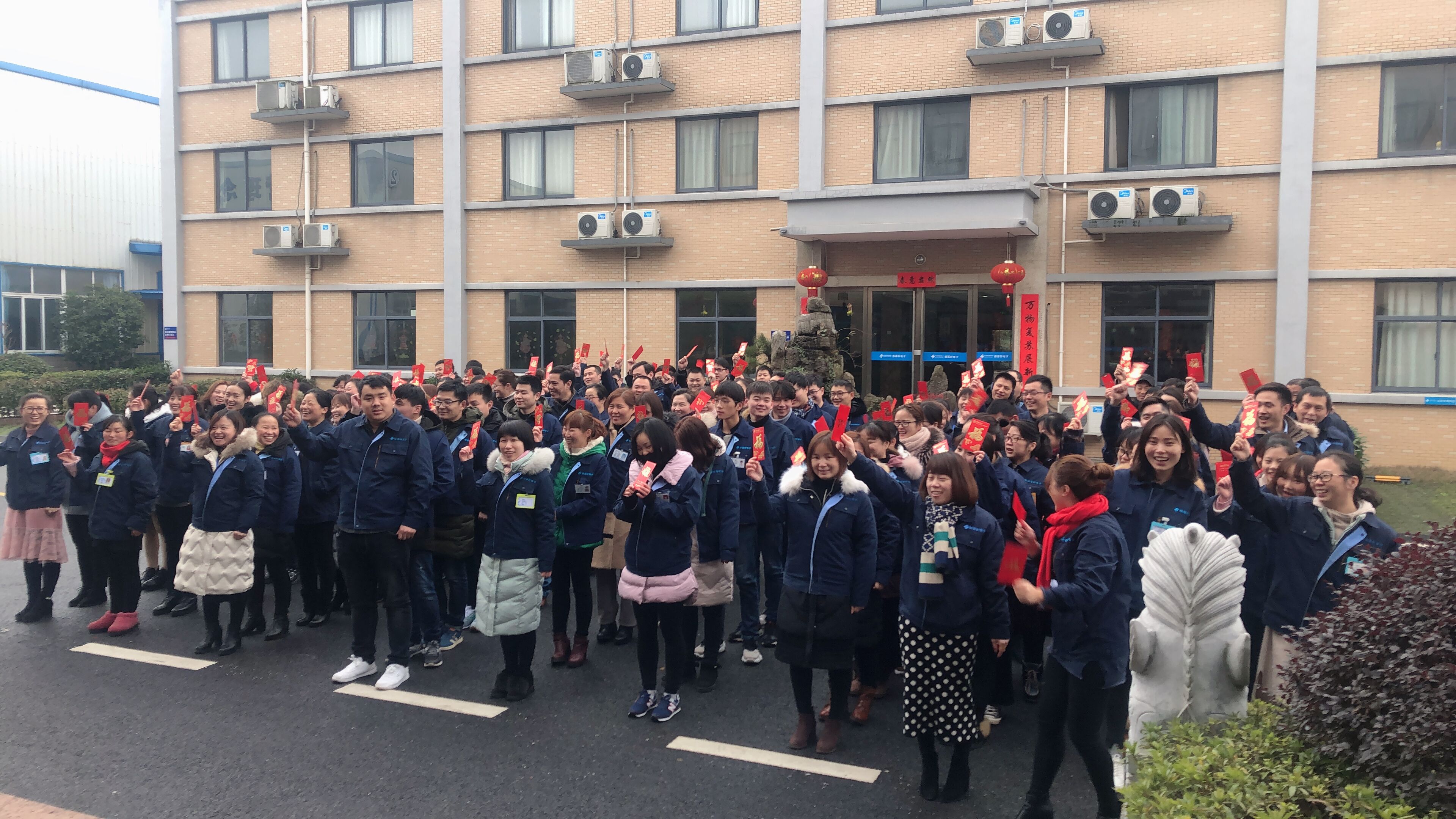 龙灯闹春--雅葆轩开工大吉